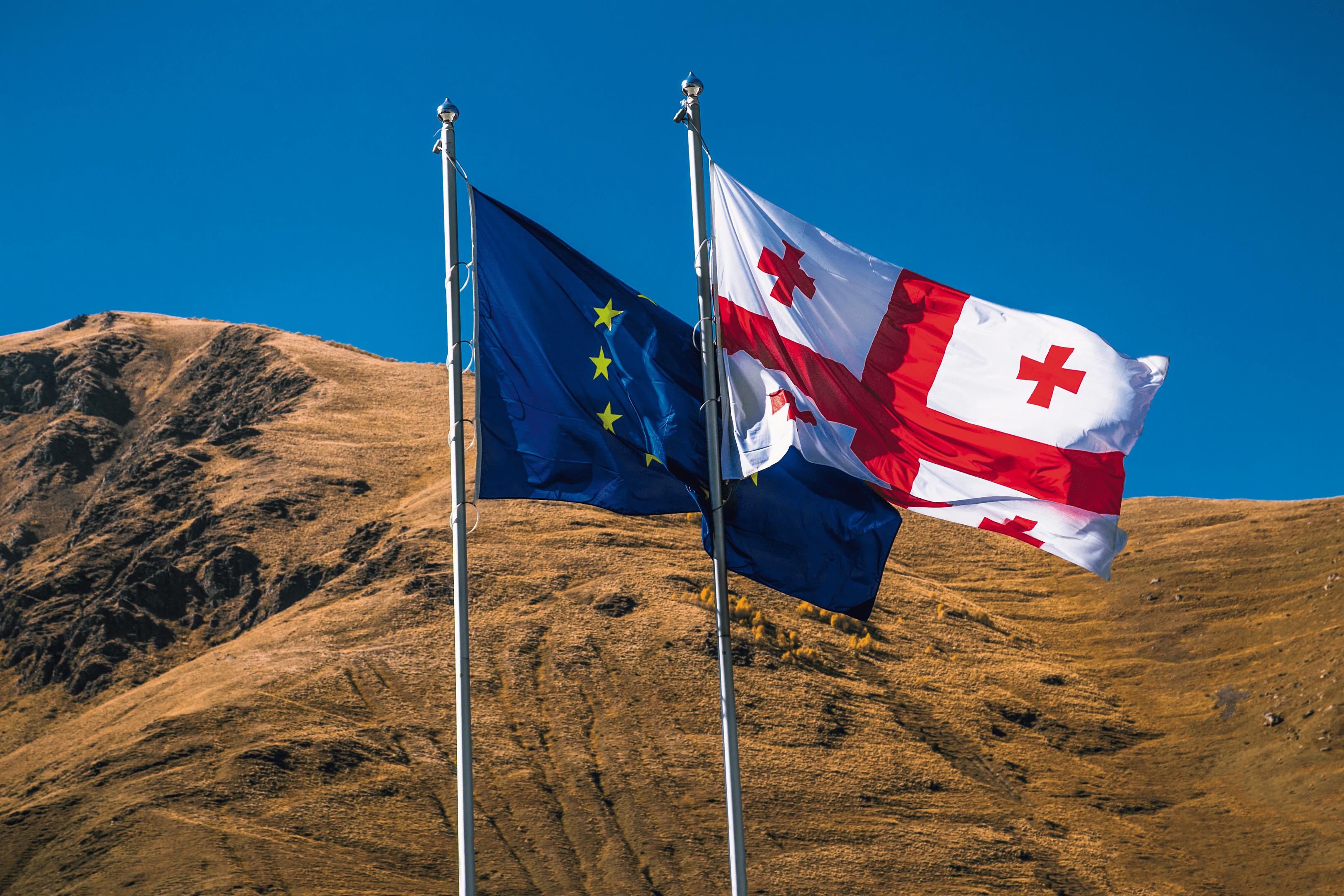 Грузия европа. Флаг Грузии и ЕС. Флаги Грузии и Евросоюза. Флаг Грузии, Аджарии, Евросоюза. Грузия и ЕС 2021.