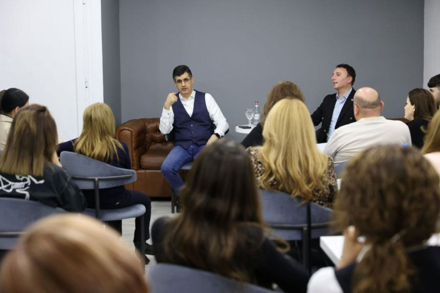 От чего зависит как быстро человек стареет. Возраст и стабильность. Возраст и стабильность. Йога для пожилых. Модель жизненного цикла организации по адизесу.